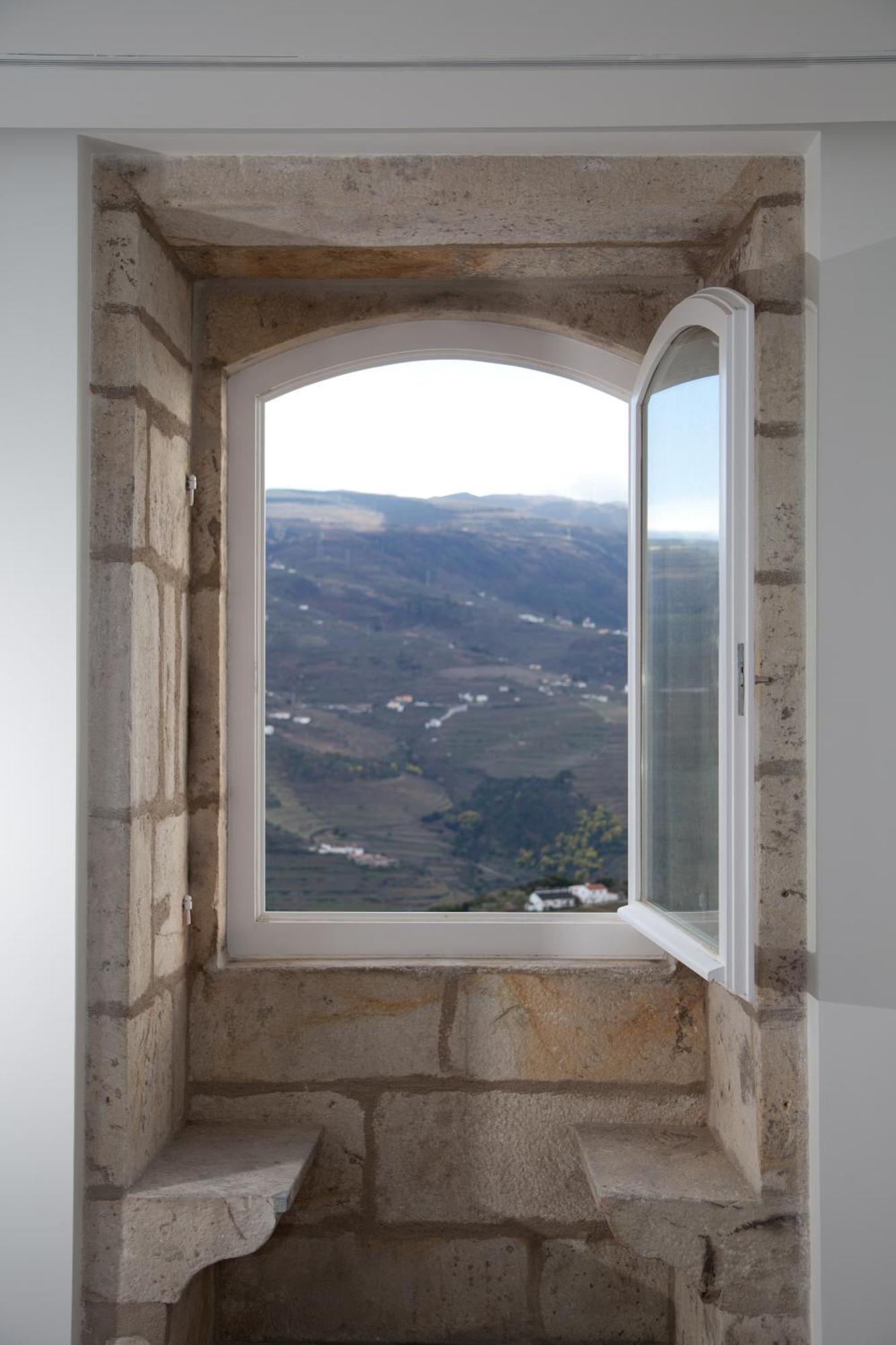 Douro Scala Hotel Mesao Frio Bagian luar foto A window