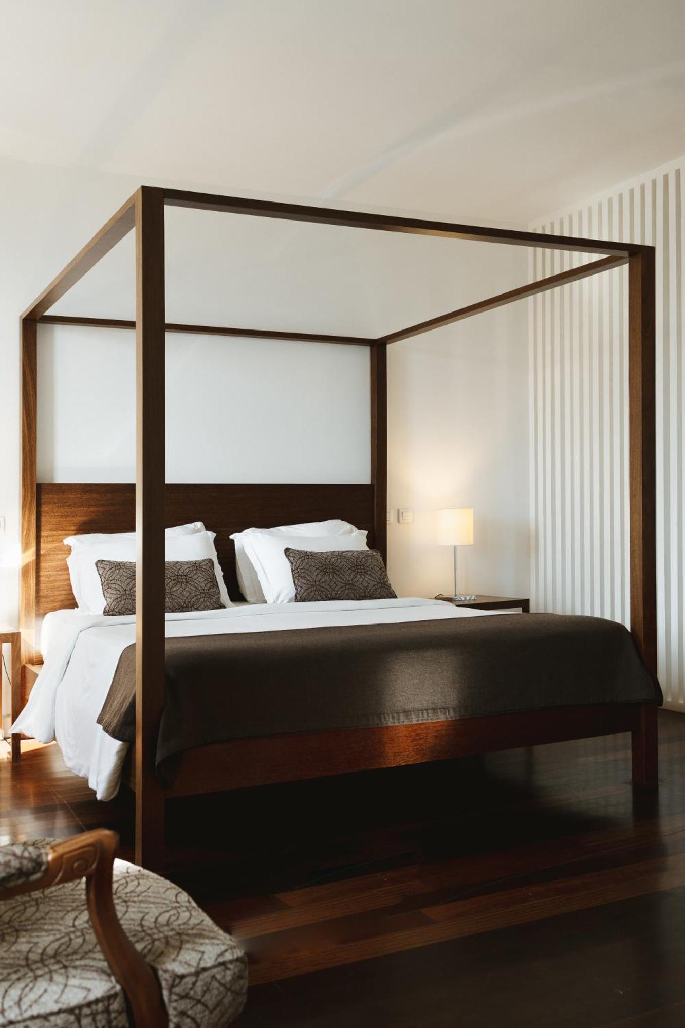 Douro Scala Hotel Mesao Frio Bagian luar foto A four-poster bed